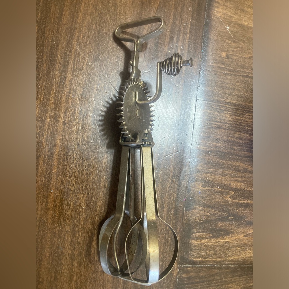 Vintage Handheld Ladd Egg Beater